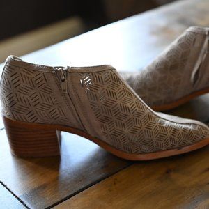 1.STATE Iddah perforated bootie